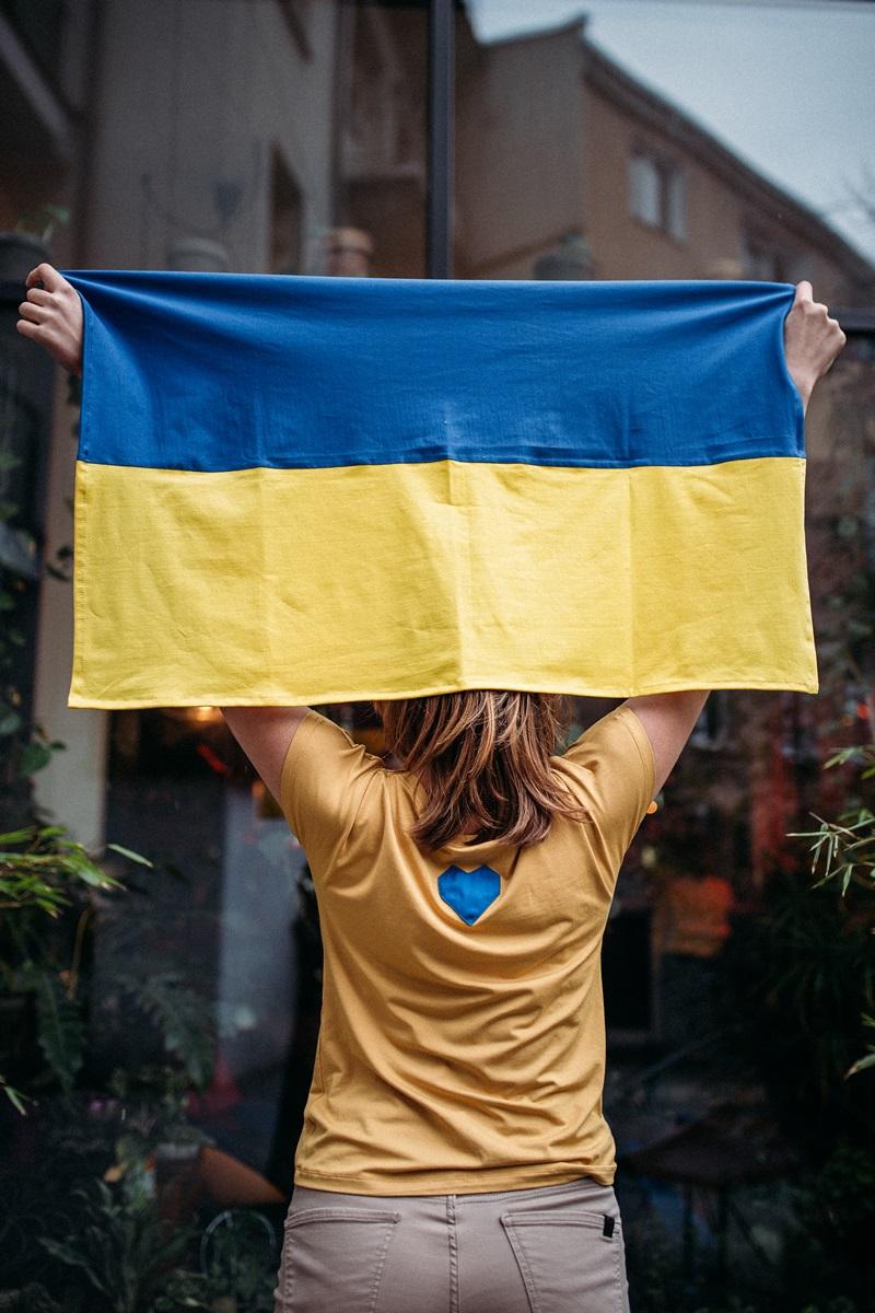 Kolekcja #forUkraine szyta przez krawcowe z Ukrainy 